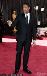 组图：85届奥斯卡红毯-斯特拉汉硬汉亮相
