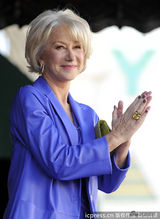 组图：海伦-米伦留名星光大道 与老公甜蜜舌吻