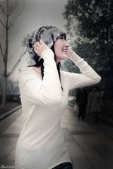 组图：吕夏素颜写真 笑容唯美穿透青春印记