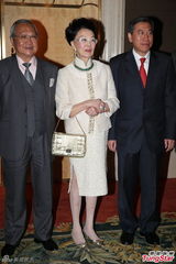 组图：钟景辉热爱演艺不退休 古明华获万元金牌