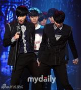 组图：Trouble Maker贴身辣舞惹火夺冠泪流满面