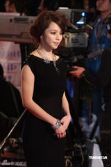 高清：徐若瑄黑色鱼尾晚礼服亮相美丽大方