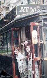 组图：SHE专辑内页曝光 纯白礼服舞姿妖娆