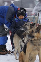 组图：《爸爸》雪乡抢先看 萌娃玩雪脸蛋红扑扑