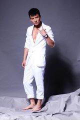 组图：新版“十四阿哥”魏千翔拍摄英气写真