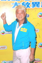 组图：霍震霆现身TVB体育台首播酒会