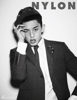 高清图：韩星刘亚仁时尚写真个性前卫