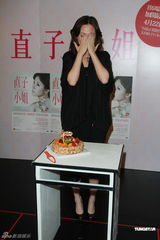 组图：刘心悠为话剧彩排 称难以容忍二奶现象