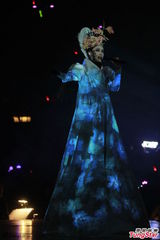 组图：容祖儿个唱落幕 甜蜜宣告刘浩龙一路相伴