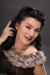 组图：阎青妤复古写真优雅迷人