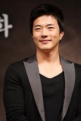 高清图：《到炮火中去》发布会 权相佑(权相宇)等出席