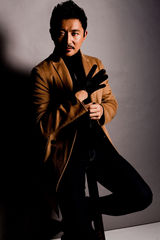 组图：涂松岩最新杂志大片 睿智绅士演绎英伦风尚