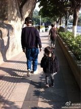 组图：盘点明星有爱亲子照 小S搞怪蔡少芬创意十足