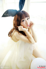 组图：吴丹妮创作曲获肯定 中秋扮玉兔甜美