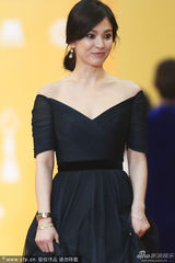 组图：《太平轮》压轴 宋慧乔俞飞鸿黑白争艳