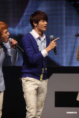 组图：韩组合ZE:A香港开唱 劲歌热舞HIGH翻全场