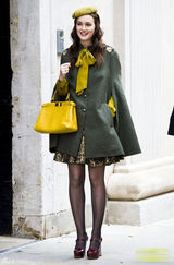 高清组图：莉顿-梅斯特街拍 斗篷大衣搭配花裙