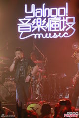 组图：恭硕良与好友侧田争林忆莲出席音乐会