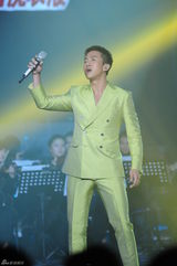 组图：我是歌手羽泉爆冷夺冠 邓超帮唱抢戏