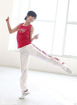 幻灯图：阿Sa(蔡卓妍)代言化身拳击手 有望加入打女行列