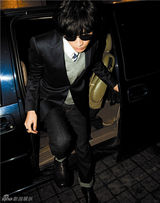 组图：张峻宁拍摄“情境写真” 自揭明星生活