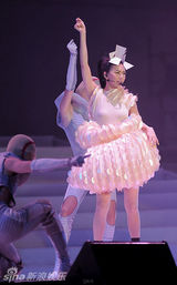 高清图：孙燕姿北京开个唱 劲歌热舞造型百变