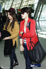 组图：少女时代等赴巴黎出演《音乐银行》亮相机场