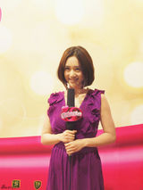 组图：刘芸优雅亮相慈善晚宴获好评