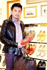 组图：苏有朋帅气代言 留胡子显成熟男人魅力