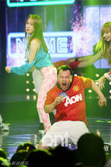 组图：泫雅回归4minute新曲两连冠秀热辣舞姿