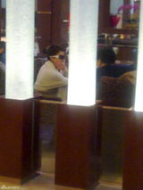 高清组图：田歌酒店密会神秘男 举止亲密疑似相亲