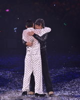 组图：刘德华够硬招吴君如集邮 林子祥亮相红馆追债