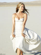 高清组图：詹妮弗-安妮斯顿真空装沙漠拍写真