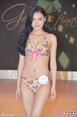 组图：宫雪花火红蕾丝扮Gaga抢镜 为亚姐支招