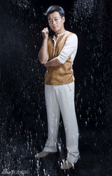 组图：佟大为创意写真 展现锋利睿智一面