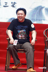 幻灯：郭德纲献“初吻”恶搞唐伯虎 笑言不如自己