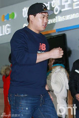 组图：韩国棒球选手柳贤振通过仁川机场返美