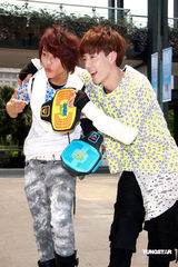 高清组图：棒棒堂小杰王子代言溜得快 滑板舞曝光