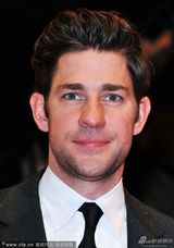 组图：《应许之地》首映 简-方达穿皮草助阵