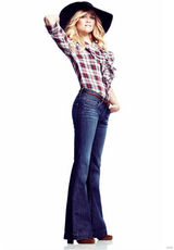 组图：瑞茜-威瑟斯彭秋装写真 秀西部牛仔元素