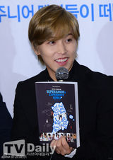 组图：SJ推旅行书分享韩国点滴 成员甜蜜拥抱