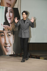 独家高清：尹恩惠撑新剧发布 郑容和李东健撞脸