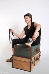 组图：王雷俏皮写真搞怪卖萌