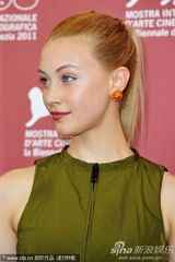 组图：《危险方法》记者会 奈特莉花裙黑超抢眼