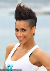 组图：电影《女飞人》发布会 三女星海滩活力狂奔