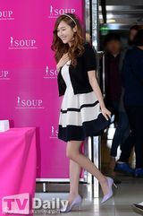 组图：少女时代Jessica冰山公主露甜美笑容