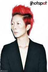 《大周末》封面致敬经典 海清黄义达扮时尚先锋(图)