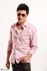 组图：刘汉强熟男写真帅气亲民