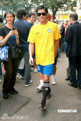 幻灯图：郭富城黄日华陈百祥等举行球赛纪念尹志强