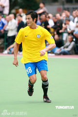 幻灯图：郭富城黄日华陈百祥等举行球赛纪念尹志强